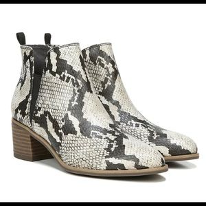 Dr. Schools shoes. Essential collection. Black and white snakeskin print